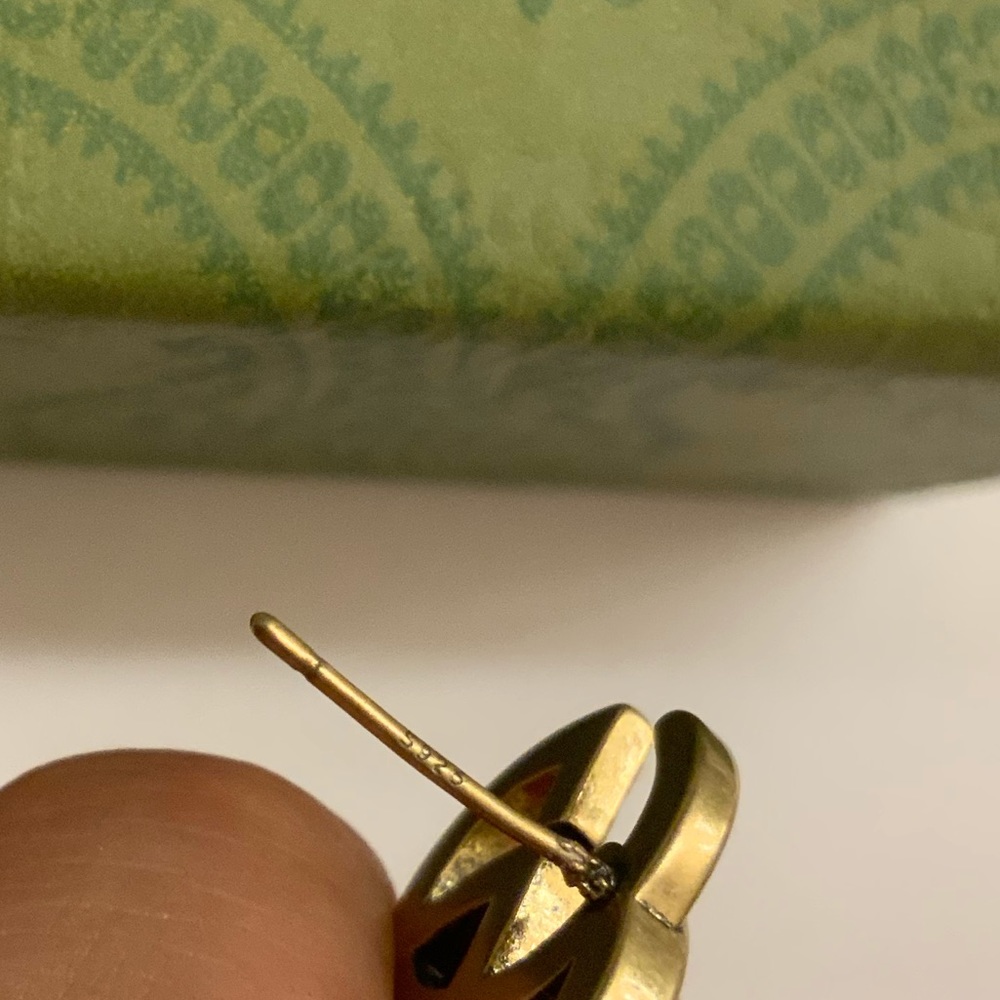 Gucci signature logo stud earrings - Picture 4 of 5